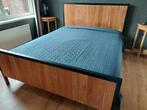Bedframe/ledikant teakhout met metaal 160 x 200, Huis en Inrichting, Slaapkamer | Bedden, Ophalen, Gebruikt, Tweepersoons, 200 cm