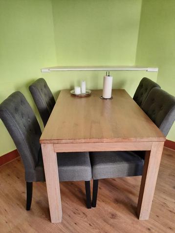 eettafel - Hout - met 4 stoelen - Moet nu weg! beschikbaar voor biedingen