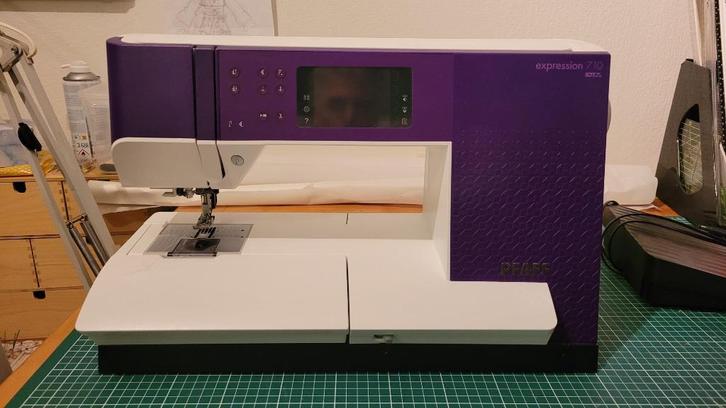 Pfaff 710 Expression naaimachine, Hobby en Vrije tijd, Naaimachines en Toebehoren, Zo goed als nieuw, Naaimachine, Pfaff, Industrieel