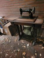 Antieke Singer naaimachine, Ophalen