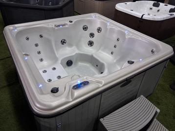 Balboa 200x200cm massage jacuzzi incl Bezorging&garantie  beschikbaar voor biedingen