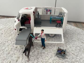 Schleich Dierenarts Auto met Paard en Dokter beschikbaar voor biedingen
