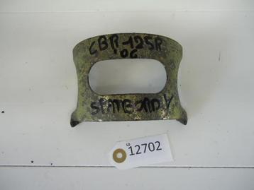 CBR125R 2004 - 2006 Honda Beugel Beugel spatbord D1-11739 beschikbaar voor biedingen