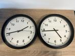 2x IKEA wandklok TJALLA zwart, Huis en Inrichting, Woonaccessoires | Klokken, Ophalen of Verzenden, Zo goed als nieuw, Analoog
