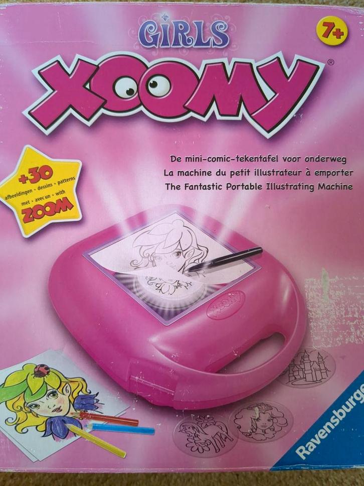 Xoomy Girls Tekentafel - Fantastische Illustratiemachine!, Hobby en Vrije tijd, Tekenen, Zo goed als nieuw, Overige typen, Ophalen of Verzenden