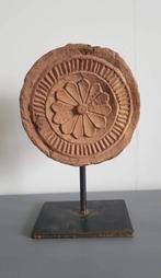 Rond houten ornament op metalen voet 28x17cm, Ophalen, Zo goed als nieuw