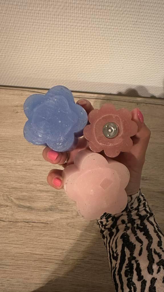 Bloem Kaarsen Set - Lieflijk en Sfeervol, Huis en Inrichting, Woonaccessoires | Kandelaars en Kaarsen, Nieuw, Kaars, Minder dan 25 cm