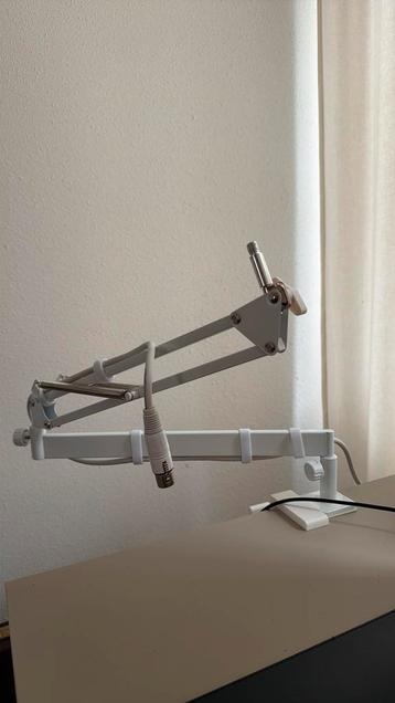 Mic Arm White Wit beschikbaar voor biedingen