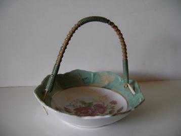 Mooi antiek bonbonschaaltje met hengsel(zie omschrijving) beschikbaar voor biedingen