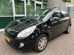 Hyundai I20 1.4i DynamicVersion - 5 DRS - ZWART - NAP !, Voorwielaandrijving, Gebruikt, 4 cilinders, 1396 cc