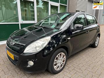 Hyundai I20 1.4i DynamicVersion - 5 DRS - ZWART - NAP ! beschikbaar voor biedingen