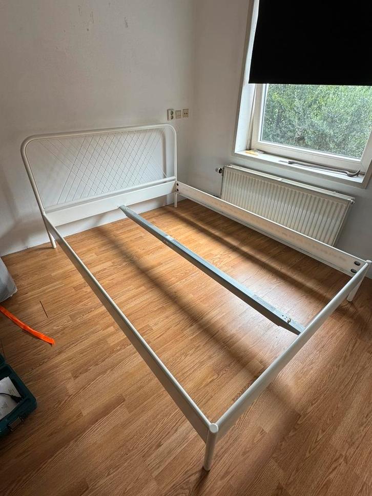 Wit Ikea Nesttun bedframe 140x200cm, Huis en Inrichting, Slaapkamer | Bedden, Zo goed als nieuw, Tweepersoons, 140 cm, 200 cm