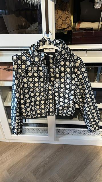 Dior Jas Maat 38/40 beschikbaar voor biedingen
