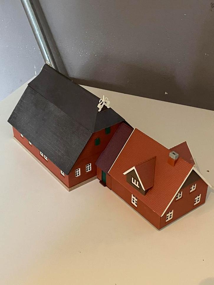 Mooie Kibri HO Boerderij met woonhuis, Hobby en Vrije tijd, Modeltreinen | H0, Gebruikt, Brug, Tunnel of Gebouw, Ophalen of Verzenden