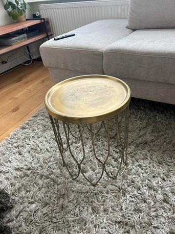 Gold side / lounge table beschikbaar voor biedingen