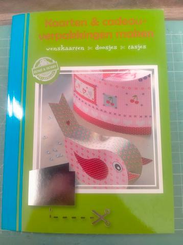 Kaarten en cadeau verpakkingen maken beschikbaar voor biedingen