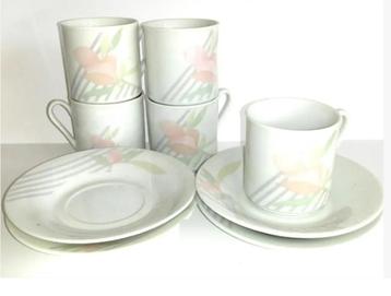5 Leuke koffiekopjes 2 schotels met prachtige rozen /bloemen beschikbaar voor biedingen