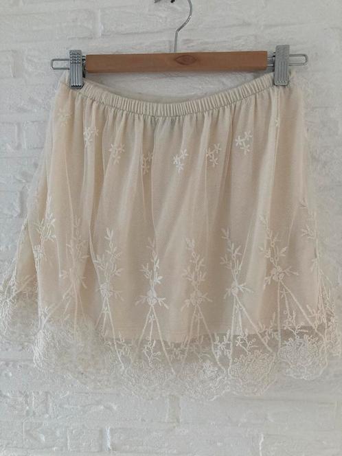 Romantisch rokje met kant, merk: Atmosphere maat S/36, Kleding | Dames, Rokken, Zo goed als nieuw, Maat 36 (S), Beige, Boven de knie