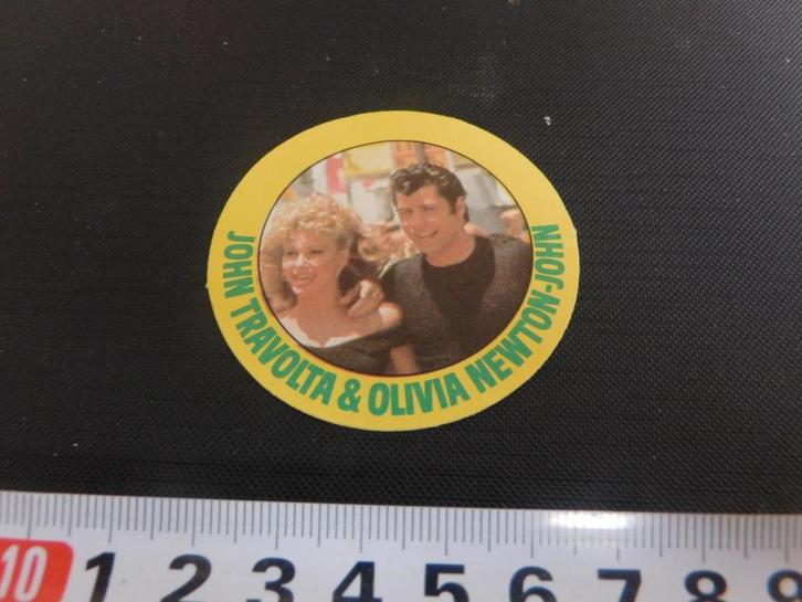 sticker John Travolta & Olivia Newton - John  TY900, Verzamelen, Stickers, Zo goed als nieuw, Ophalen