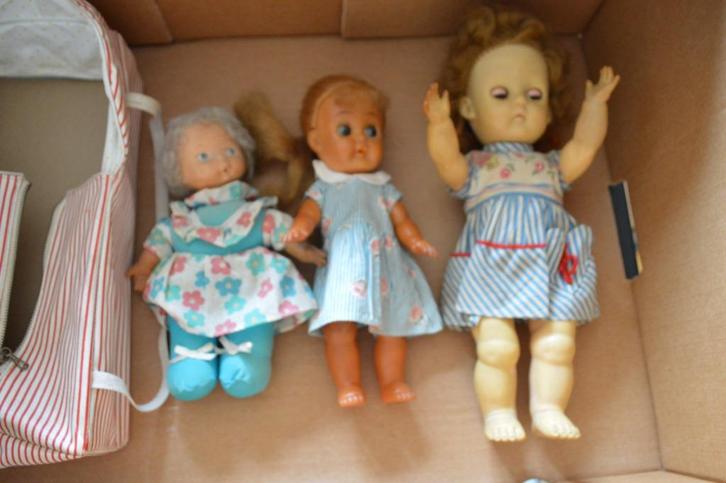 doos vol met spullen van poppenmoeder uit de jaren 50, Verzamelen, Poppen, Gebruikt, Pop, Ophalen of Verzenden