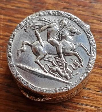 antiek zilver pillendoos St. Joris & de draak   beschikbaar voor biedingen