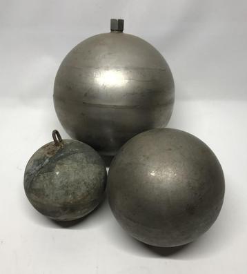 RVS bollen 1x Ø25, 1xØ15 mm en stalen bol 1xØ20 mm beschikbaar voor biedingen