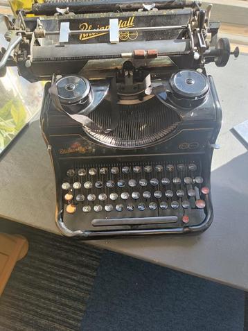 Typemachine uit 1947 beschikbaar voor biedingen