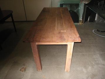 Teak houten eettafel, hoog 77, breed 210, diep 80 beschikbaar voor biedingen