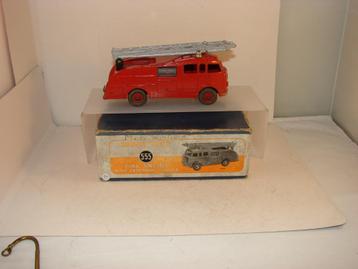 Dinky toy 555 Commer fire engine in doos uit 1952 beschikbaar voor biedingen