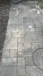 Tegels terras, stapel gratis op te halen (ong 14m2), Tuin en Terras, Ophalen, Zo goed als nieuw, 10 m² of meer, Beton
