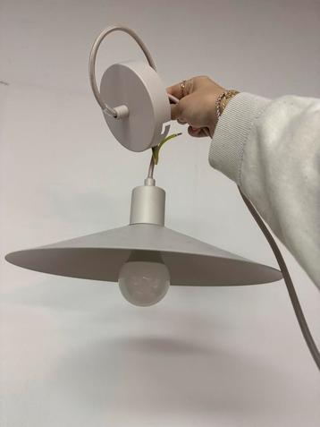 Mooie Lamp in Goede Staat beschikbaar voor biedingen