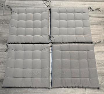Tuinkussens 4 stuks (+/- 48 x 48 cm) beschikbaar voor biedingen