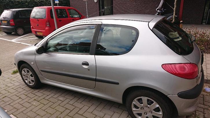 Peugeot 206 1.1 XR 3D 2000 Grijs, Auto's, Peugeot, Particulier, Airbags, Bluetooth, Radio, USB, Benzine, Euro 4, Hatchback, Handgeschakeld