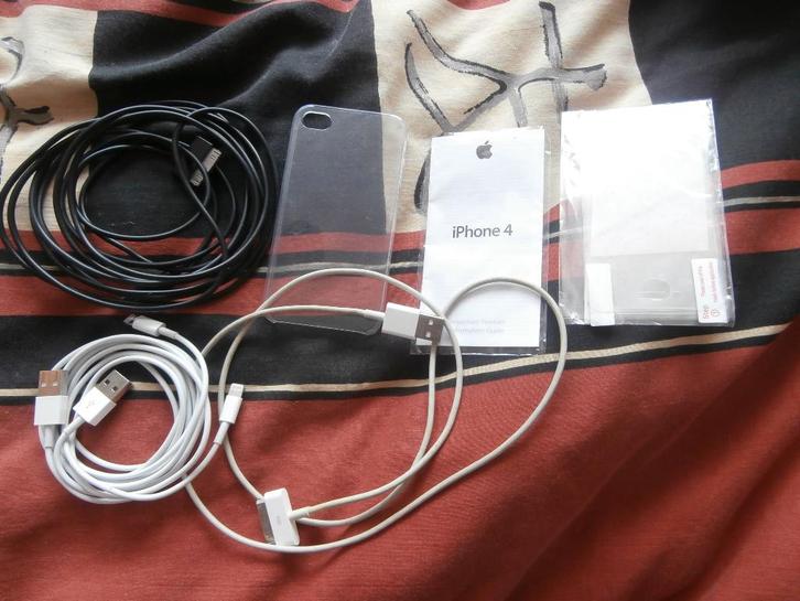 Apple iphone 4 oplaadkabel telefoonhoesje telefoonscherm ed, Telecommunicatie, Mobiele telefoons | Telefoon-opladers, Zo goed als nieuw