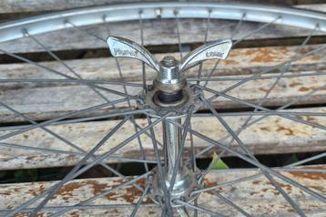 Racefiets voorwiel met vleugelmoeren jaren 70 beschikbaar voor biedingen