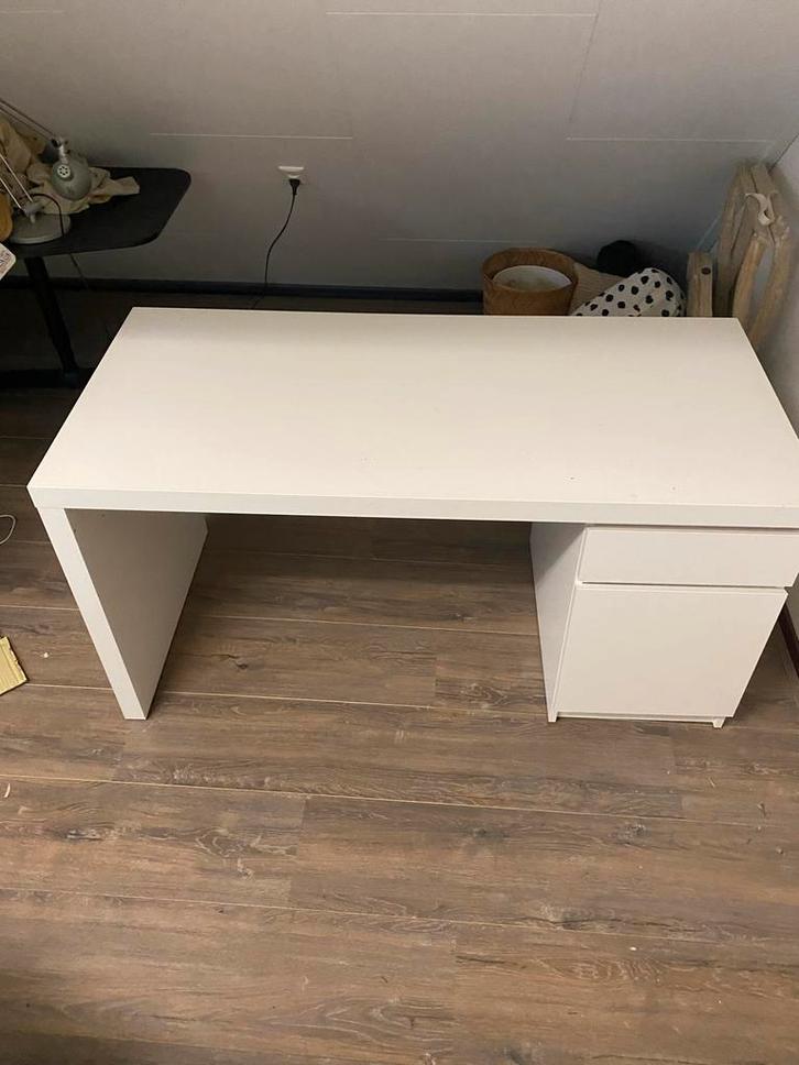 IKEA Malm bureau wit 140x65 met lade en kastje, Huis en Inrichting, Bureaus, Zo goed als nieuw, Bureau, Ophalen