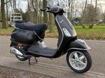 Vespa Zwart. In bijna nieuwstaat. Slechts 8800 km., Fietsen en Brommers, Scooters | Vespa, Ophalen, Zo goed als nieuw, Benzine