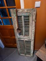 Oude luiken met houten lepel, Ophalen