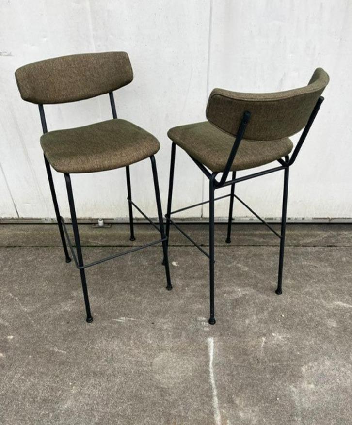 2 stuks groene horeca café restaurant barkrukken bar, Huis en Inrichting, Barkrukken, Zo goed als nieuw, 60 tot 90 cm, Metaal