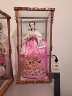 2 Vitrinekastjes met Koreaanse Bruidspoppen, Huis en Inrichting, Kasten | Vitrinekasten, Ophalen, 25 tot 50 cm, 50 tot 100 cm