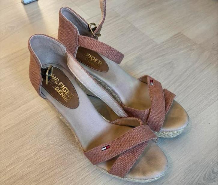 Tommy Hilfiger Denim – Sleehakken maat 40, Kleding | Dames, Schoenen, Zo goed als nieuw, Roze, Ophalen of Verzenden