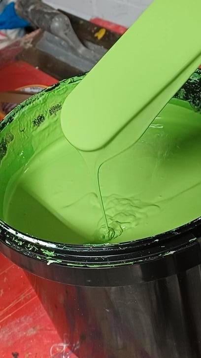 Ruim 4 liter muurverf groen. Ook geschikt voor "Greenscreen", Doe-het-zelf en Verbouw, Verf, Beits en Lak, Zo goed als nieuw, Verf