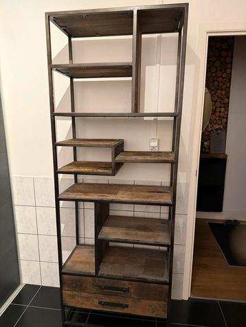 Metalen vakkenkast met sloophout - Industrieel beschikbaar voor biedingen