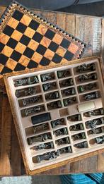 Metalen schaakset met speelbord – mooi design, Ophalen of Verzenden, Zo goed als nieuw