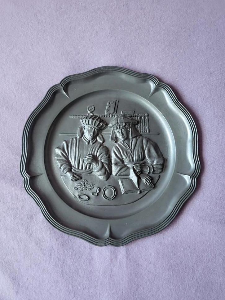 Tinnen Wandbord met Historische Scène, Antiek en Kunst, Antiek | Tin, Ophalen of Verzenden