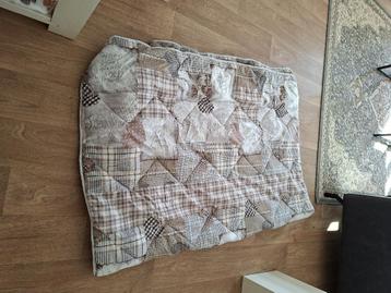 Dekbed met hoes beschikbaar voor biedingen