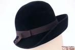 oude Vintage Dameshoed Cloche dophoed donker blauw velour 55, Ophalen of Verzenden, Kinderen