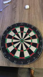 Gloednieuw dartbord + 3 pijltjes te koop., Ophalen of Verzenden, Nieuw, Dartbord