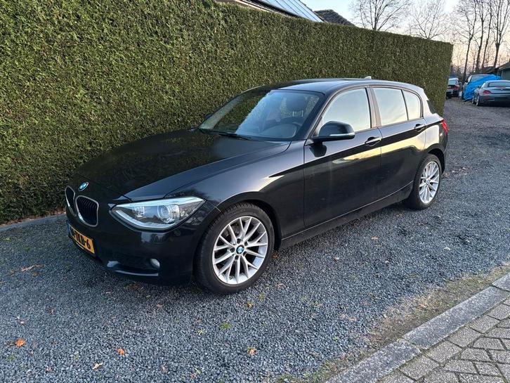 BMW 1-Serie 116I 100KW 5DR 2012 Zwart, Auto's, BMW, Bedrijf, 1-Serie, Adaptieve lichten, Adaptive Cruise Control, Airbags, Bluetooth