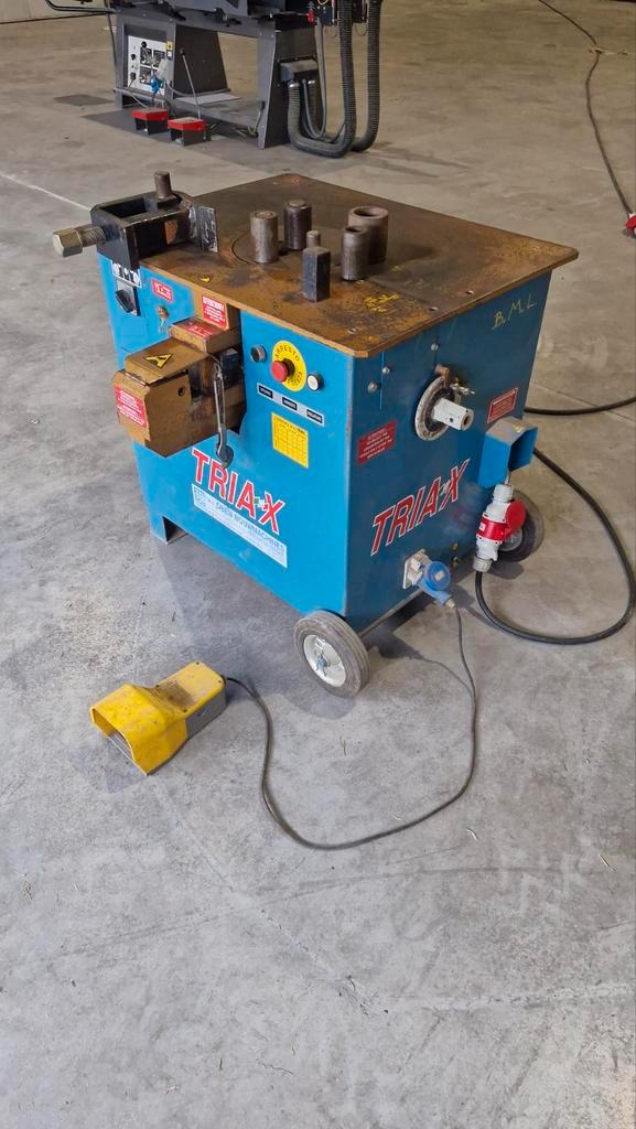Betonijzer Buigmachine en Knipmachine, Doe-het-zelf en Verbouw, Gereedschap | Overige machines, Ophalen